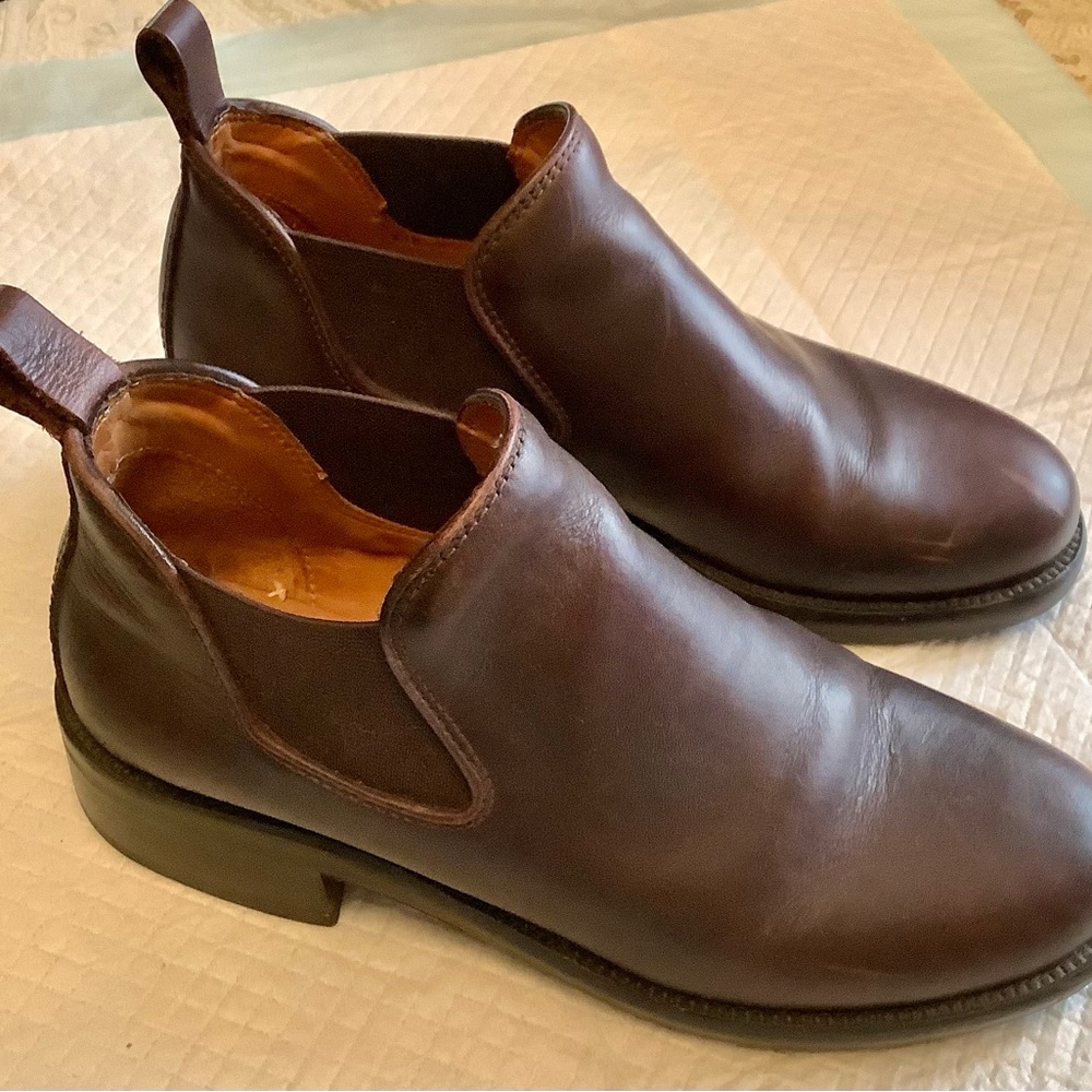 COLE HAAN, all leather, chelsea riding style boot. Soft supple, brown, lined